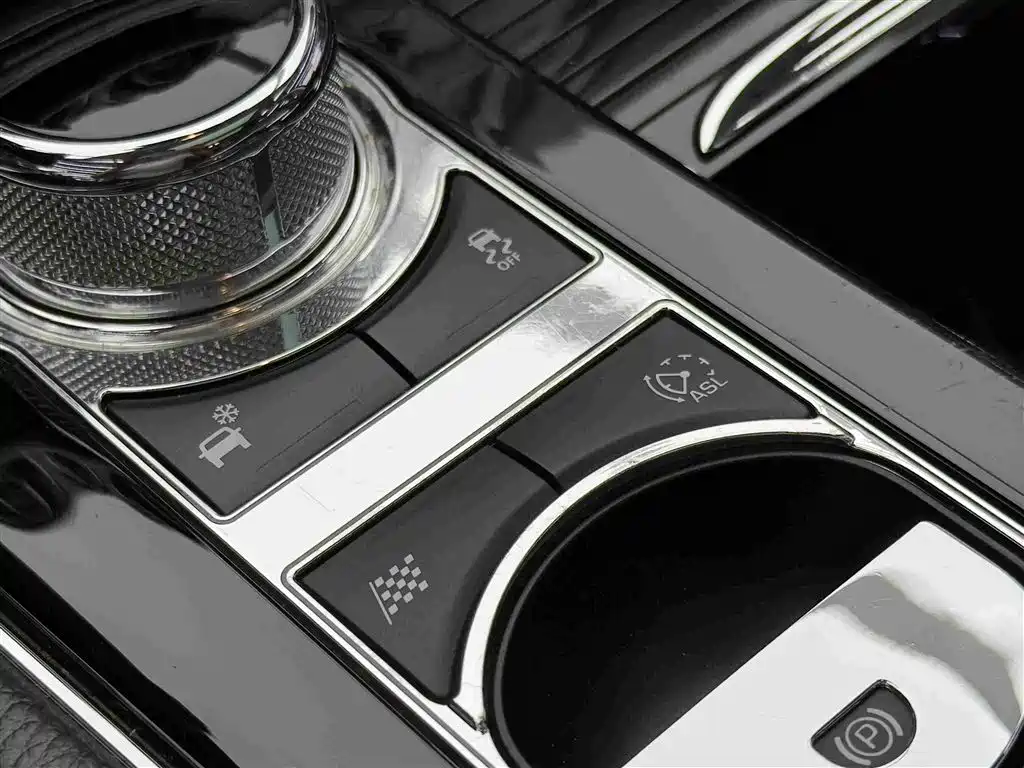 Jaguar XJ 2015 — фото 15