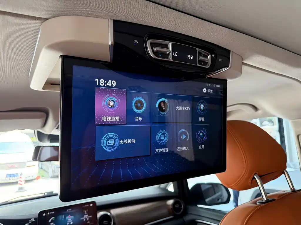 Mercedes-Benz V-Class 2023 — фото 11