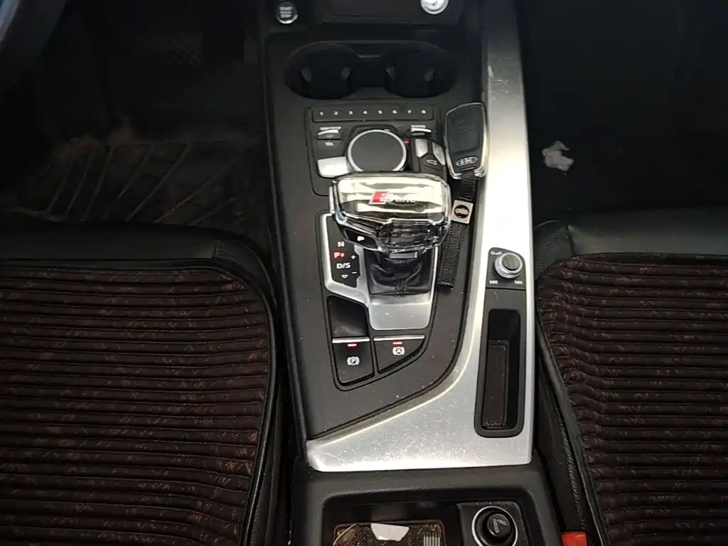 Audi A4L 2018 — фото 14