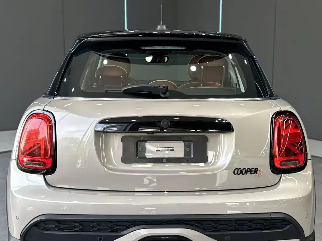 MINI MINI 2023
