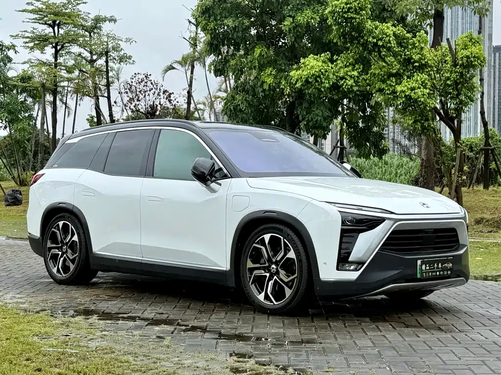 NIO ES8 2021