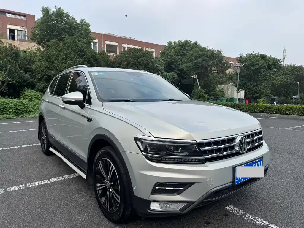 Volkswagen Tiguan L 2017 — фото 2