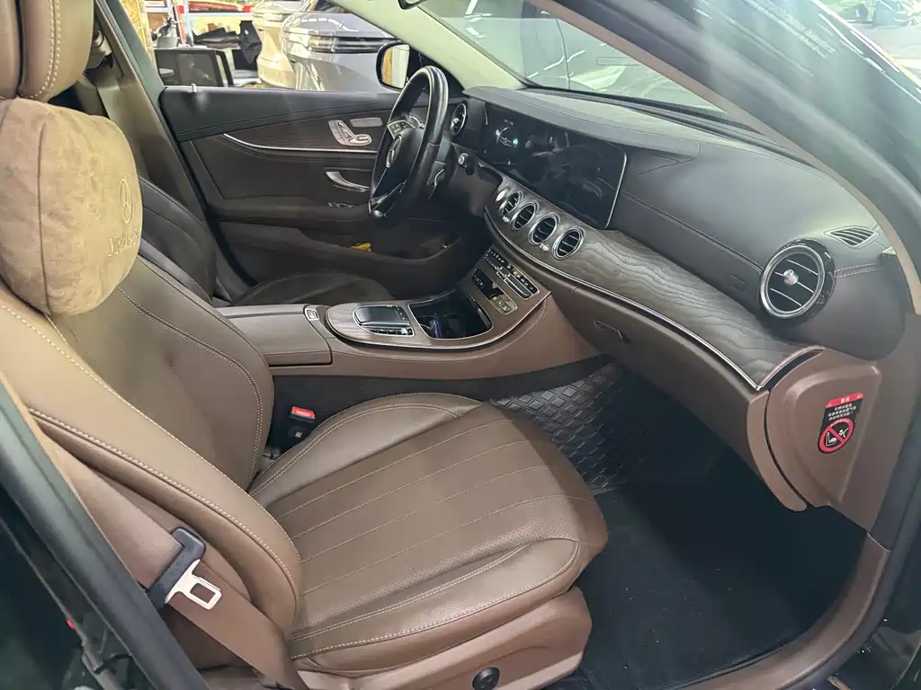 Mercedes-Benz E-Class 2023 — фото 10