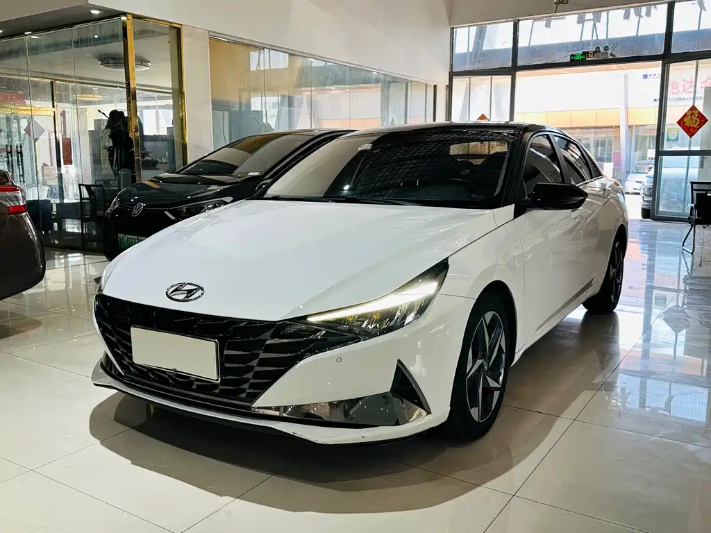 Hyundai Elantra 2022