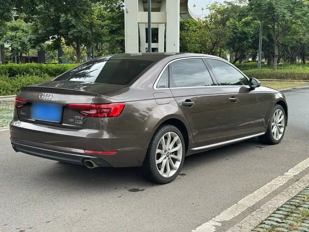 Audi A4L 2016