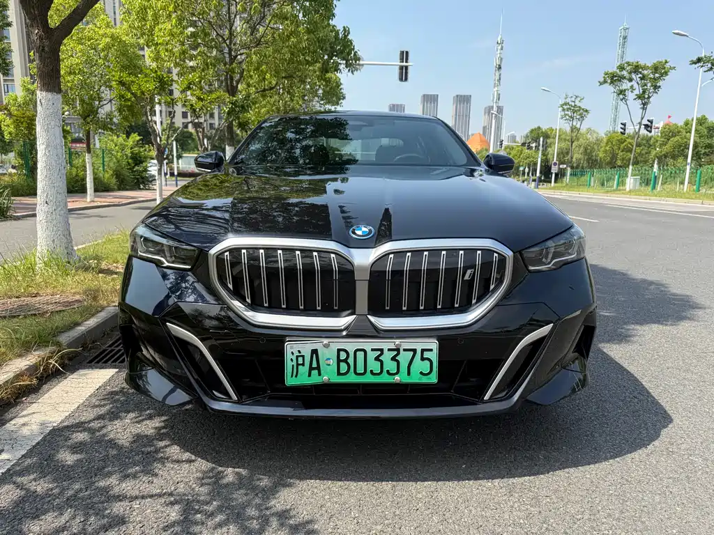 BMW i5 2024 — фото 2