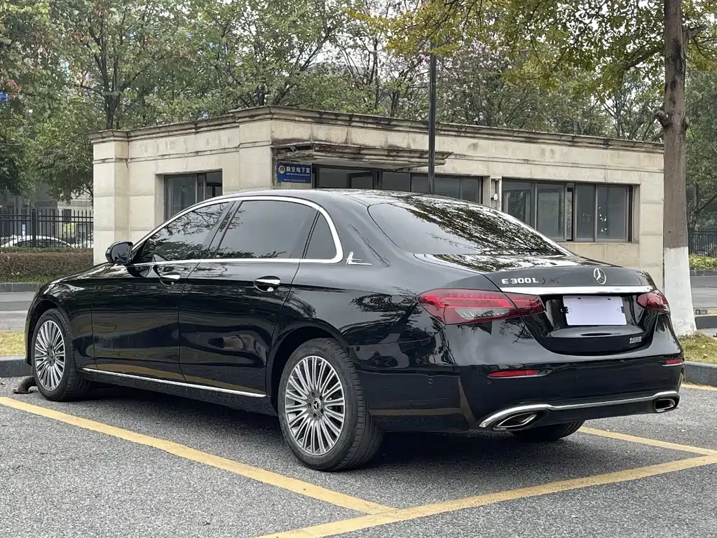 Mercedes-Benz E-Class 2023 — фото 11
