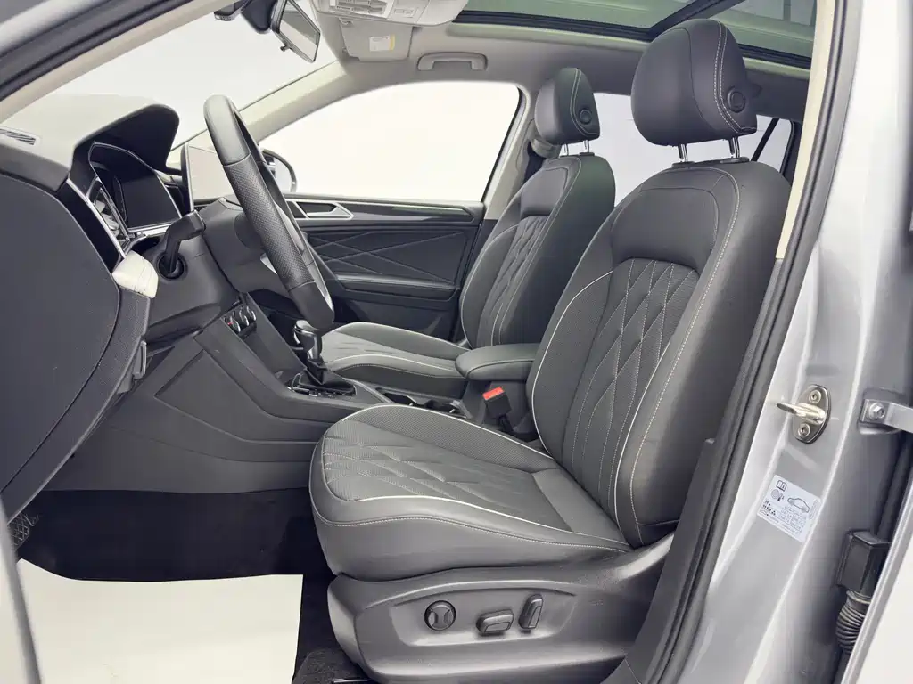 Volkswagen Tiguan L 2023 — фото 10