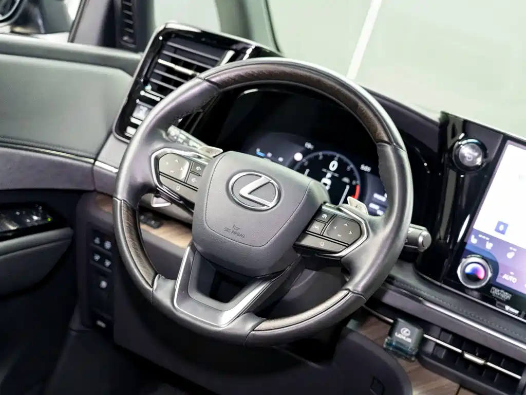 Lexus LM 2024 — фото 16
