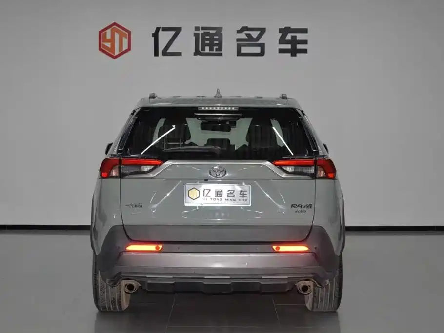 Toyota RAV4 2019 — фото 21