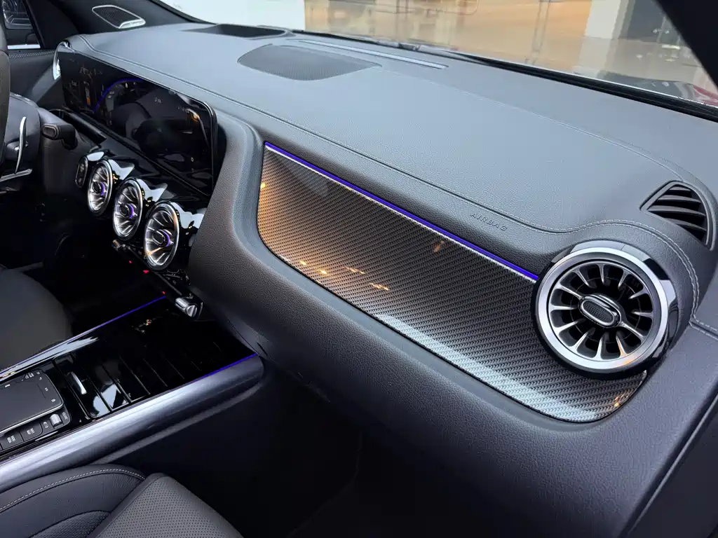 Mercedes-Benz GLA AMG 2023 — фото 15