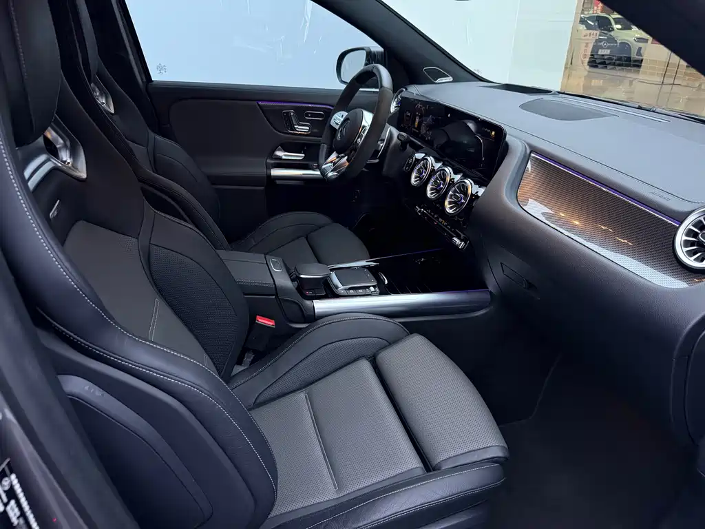 Mercedes-Benz GLA AMG 2023 — фото 13