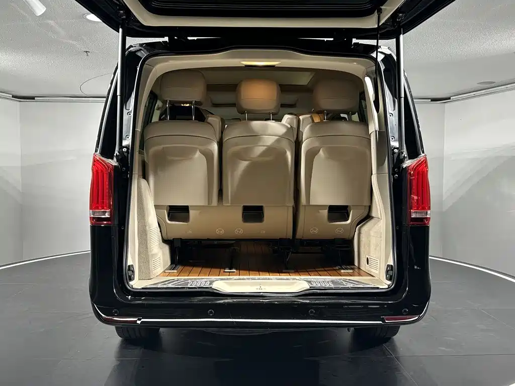 Mercedes-Benz V-Class 2021 — фото 10
