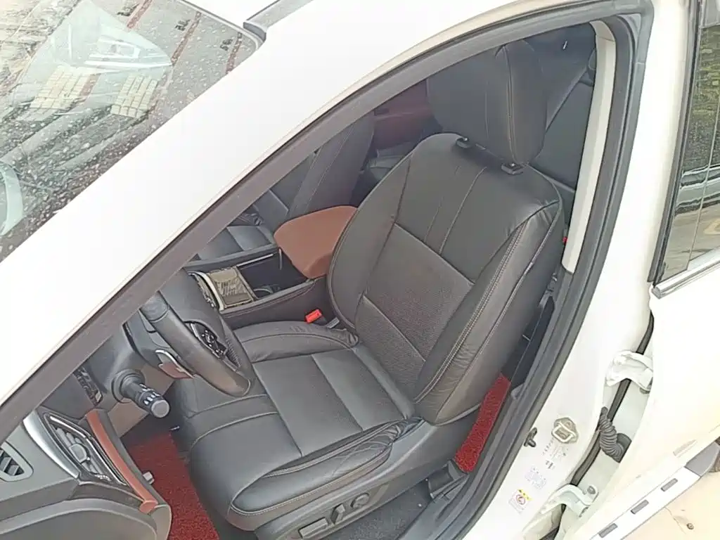 GAC Trumpchi GS8 2017 — фото 15
