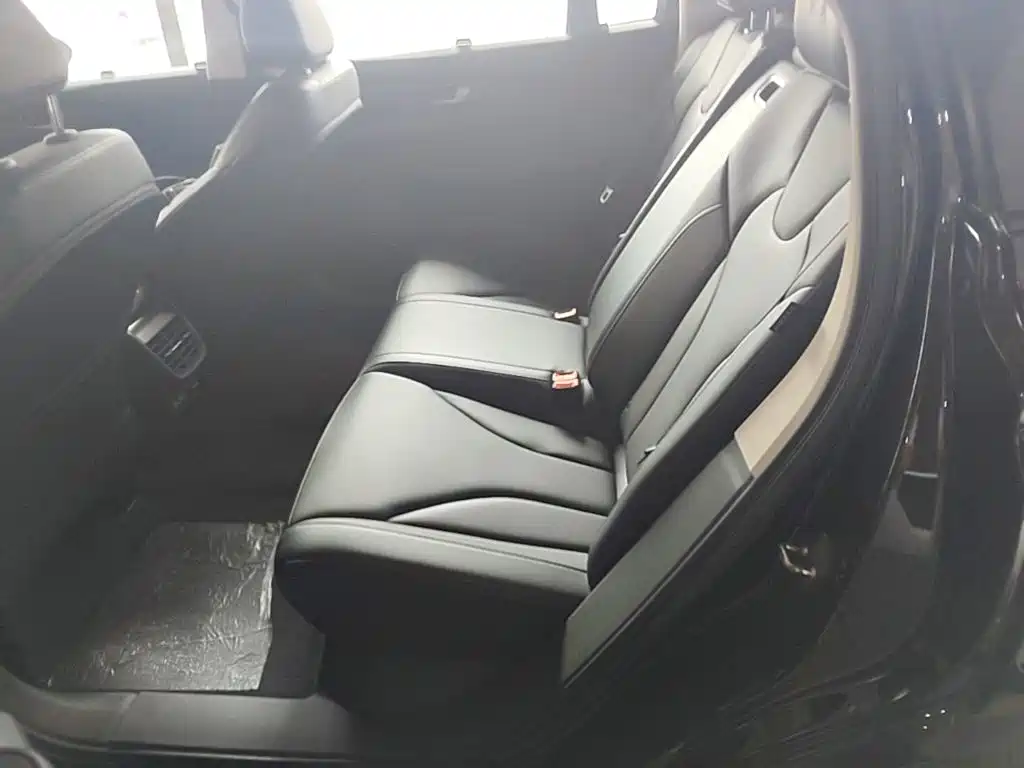 Hongqi E-QM5 2023 — фото 17