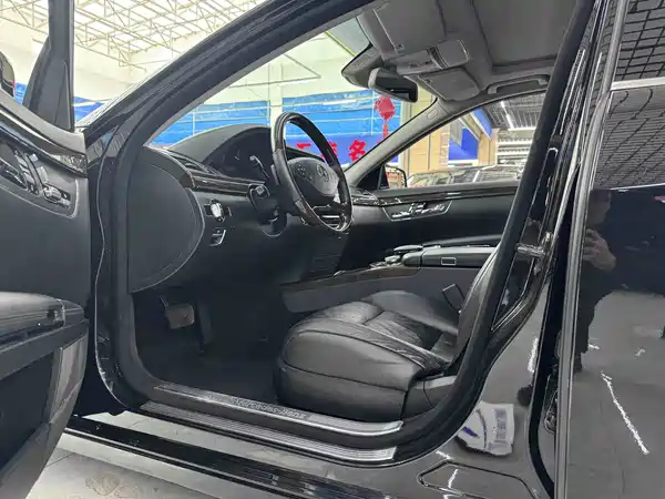 Mercedes-Benz S-Class 2012