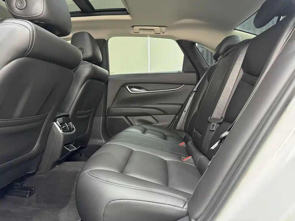 Cadillac XTS 2019 — фото 20