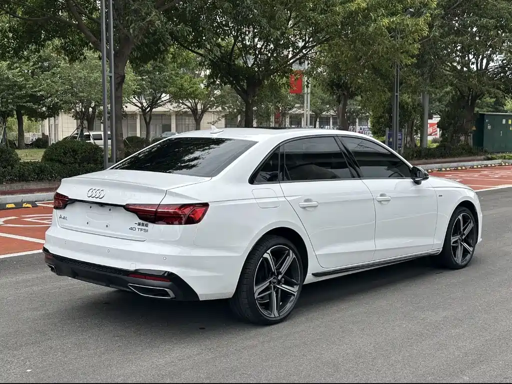 Audi A4L 2024 — фото 13