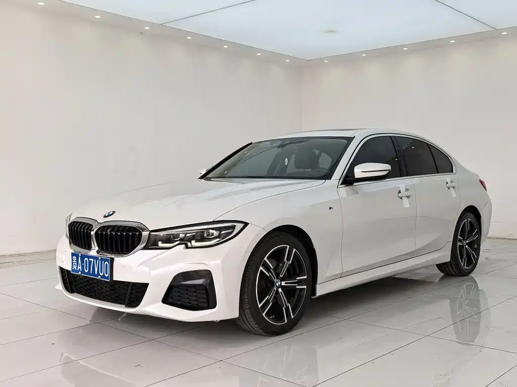 BMW 3 Series 2022 — фото 1