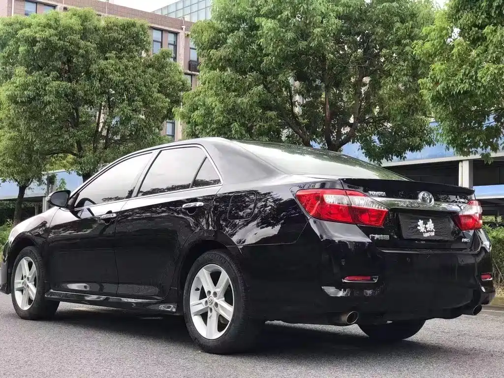 Toyota Camry 2013 — фото 4