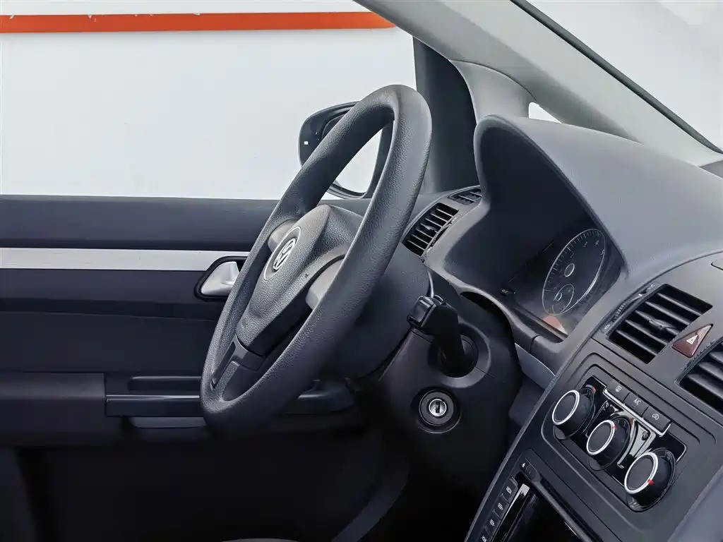 Volkswagen Touran 2015 — фото 22