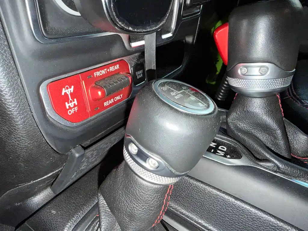 Jeep Wrangler 2020 — фото 14