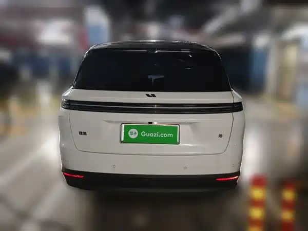 Li Auto i8 2025