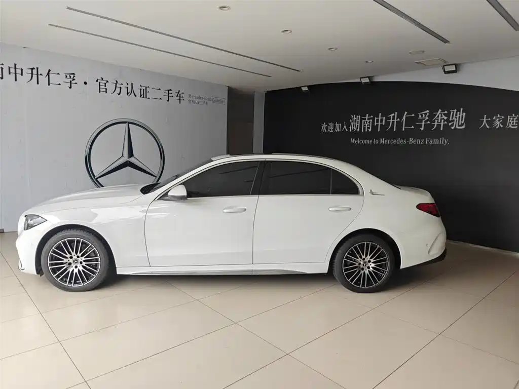 Mercedes-Benz C-Class 2025 — фото 4
