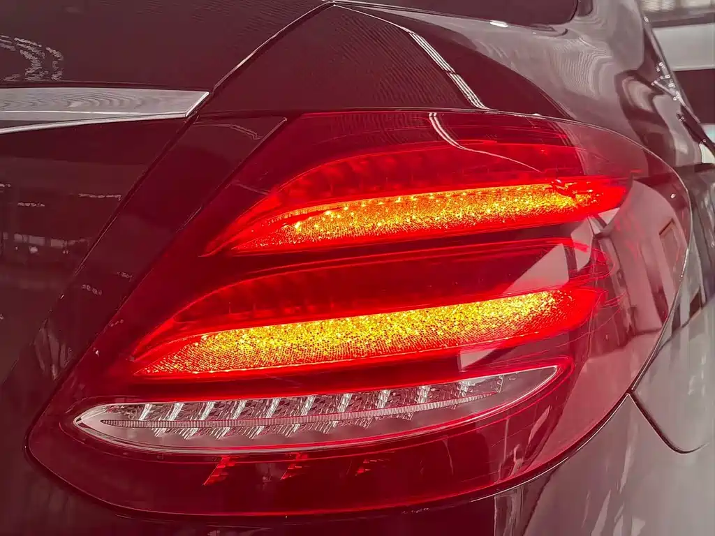 Mercedes-Benz E-Class 2020 — фото 11