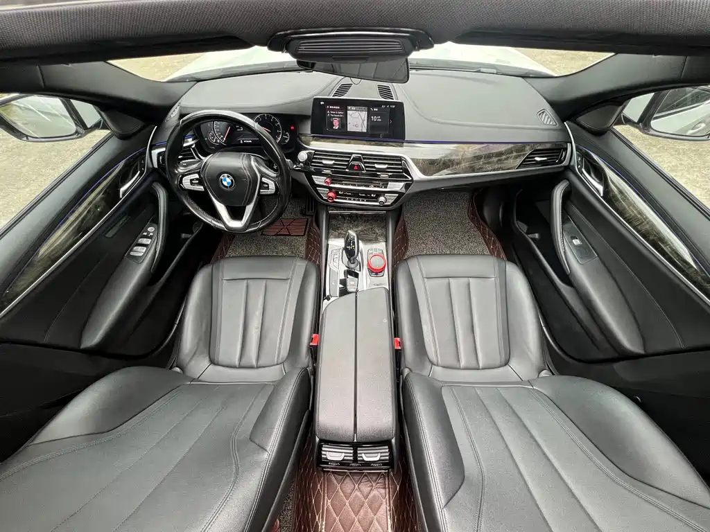 BMW 5 Series 2018 — фото 13