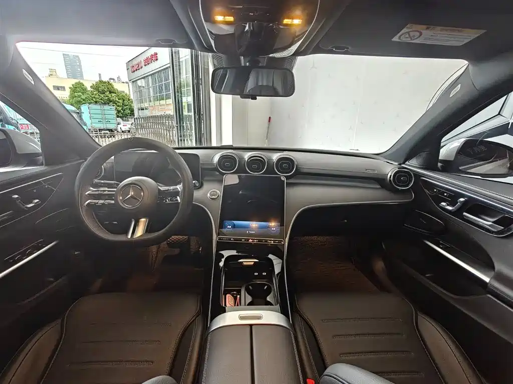 Mercedes-Benz C-Class 2025 — фото 14
