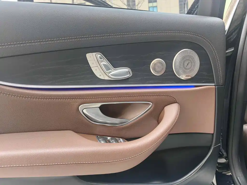 Mercedes-Benz E-Class 2022 — фото 14