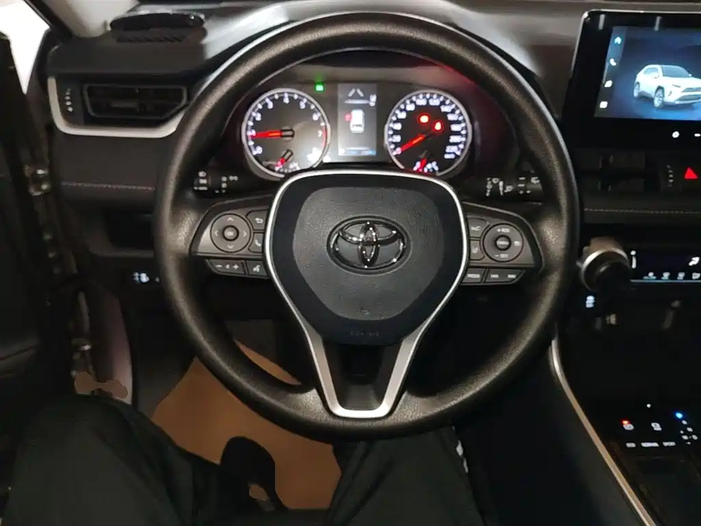 Toyota RAV4 2025 — фото 11