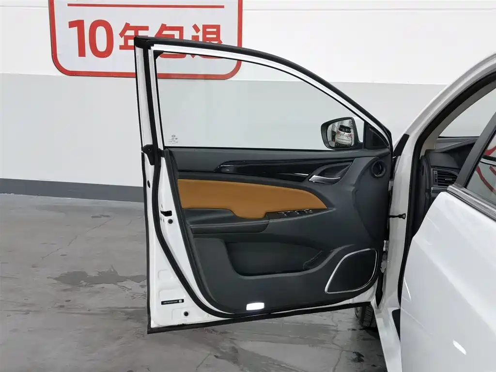 BYD Qin NEV 2018 — фото 8