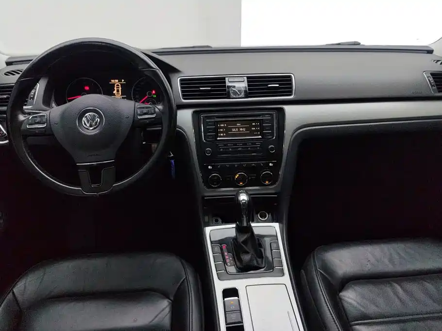 Volkswagen Passat 2016 — фото 12