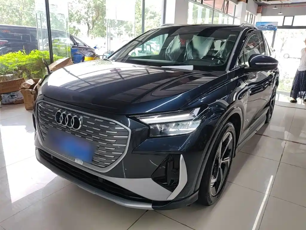 Audi Q4 e-tron 2024 — фото 1