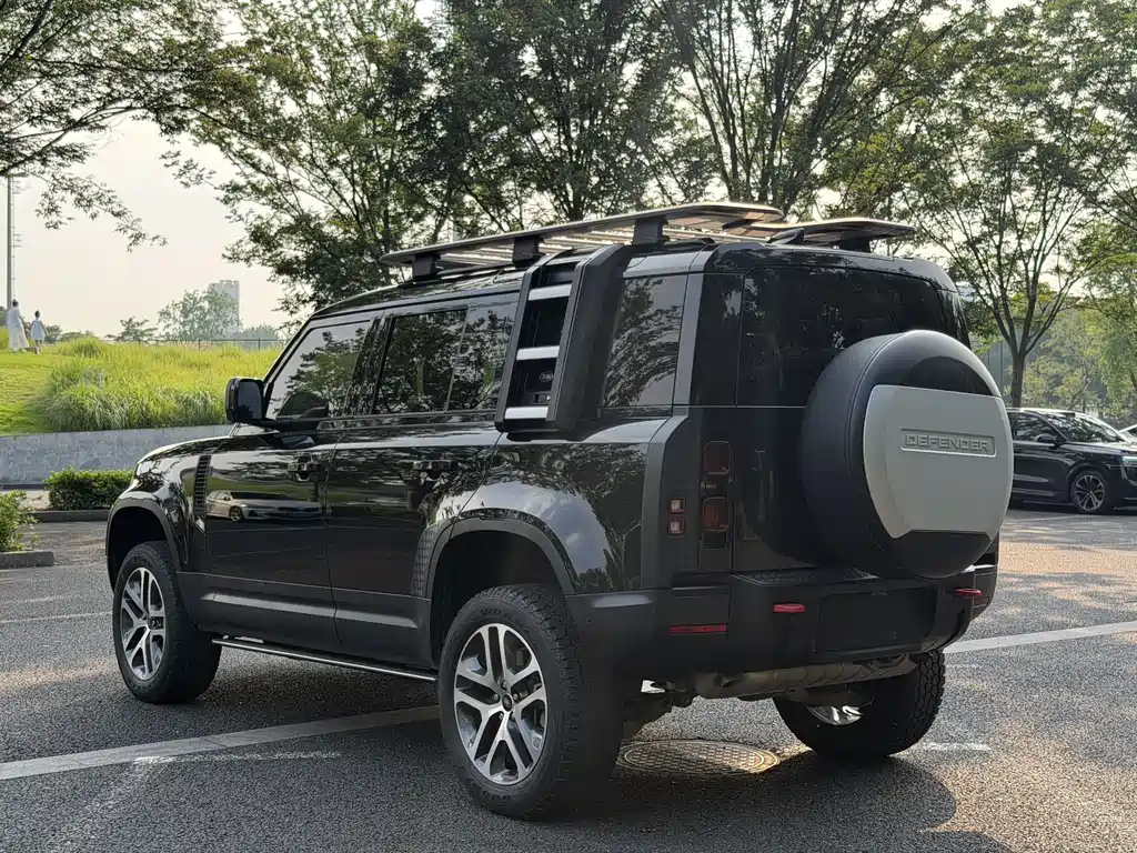 Land Rover Defender 2021 — фото 12