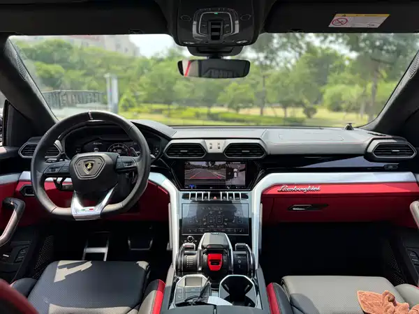 Lamborghini Urus 2025