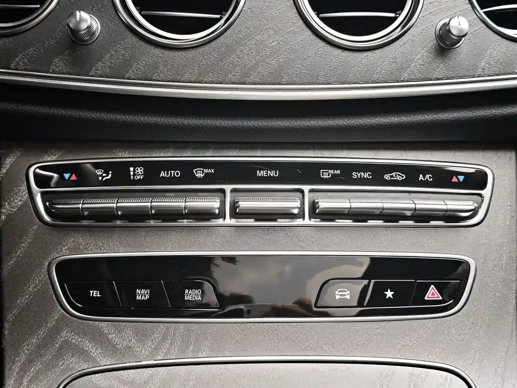 Mercedes-Benz E-Class 2022 — фото 20
