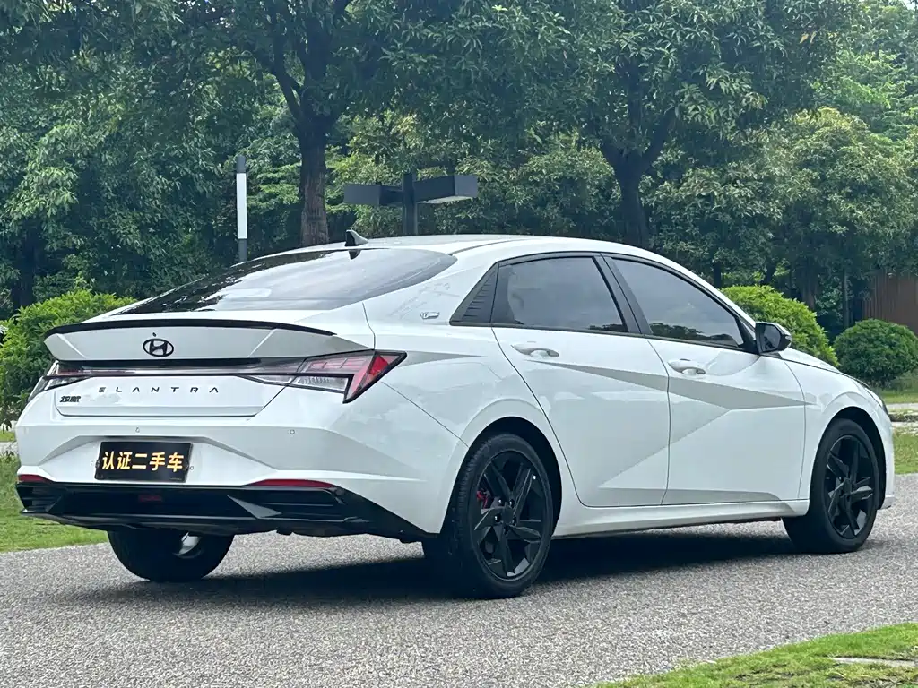 Hyundai Elantra 2022