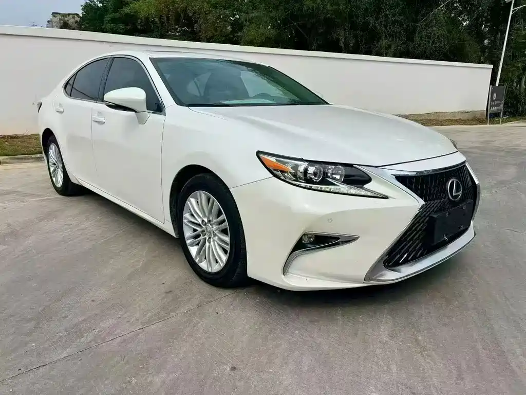 Lexus ES 2018