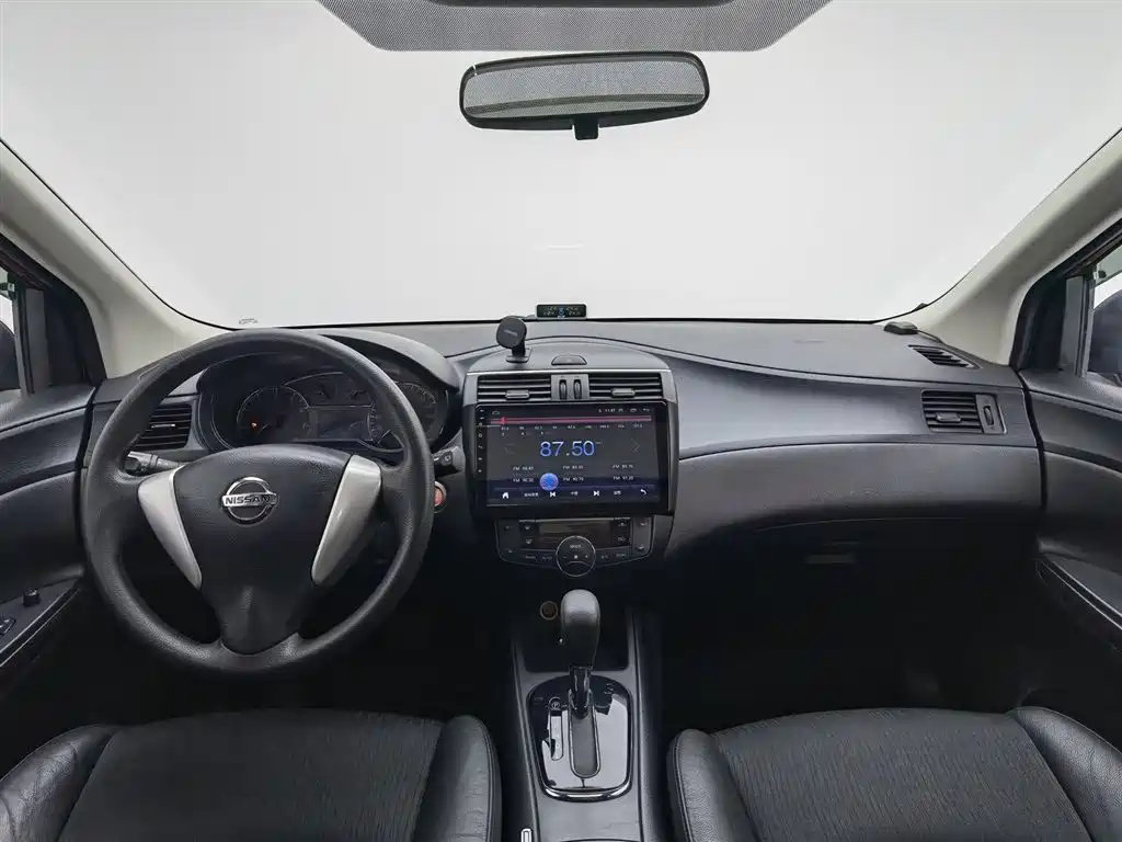 Nissan Tiida 2014