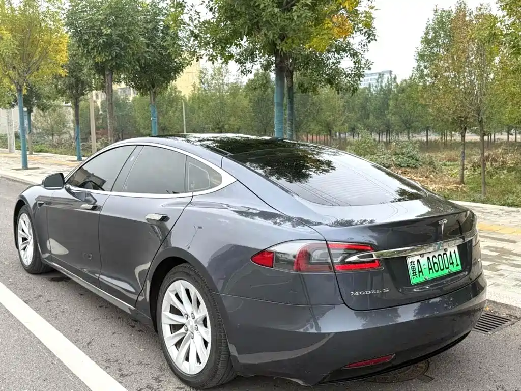 Tesla Model S 2017 — фото 4