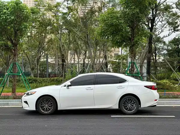 Lexus ES 2018