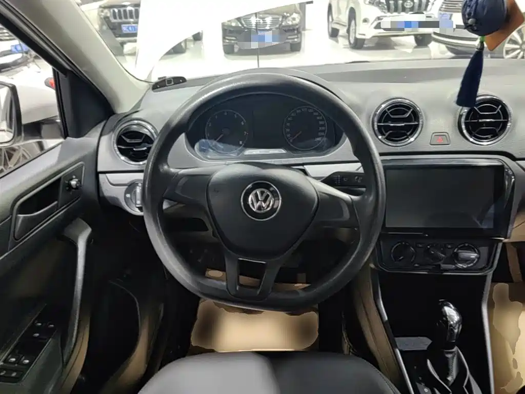 Volkswagen Jetta 2017 — фото 11