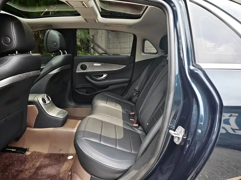 Mercedes-Benz E-Class 2022 — фото 11