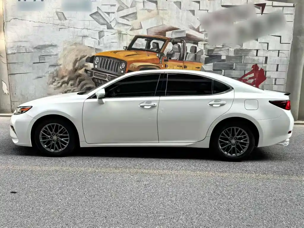 Lexus ES 2018 — фото 11