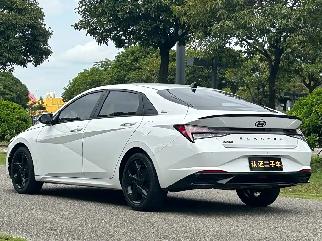 Hyundai Elantra 2022