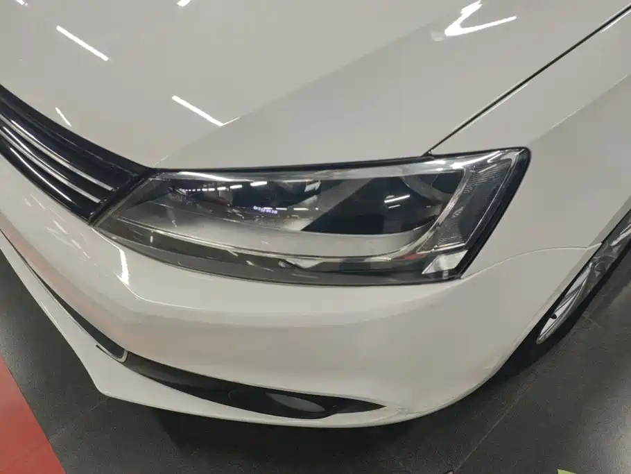 Volkswagen Sagitar 2015