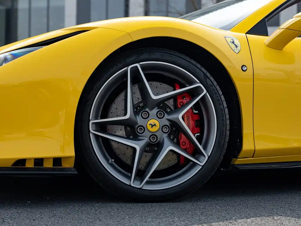Ferrari F8 2022 — фото 8